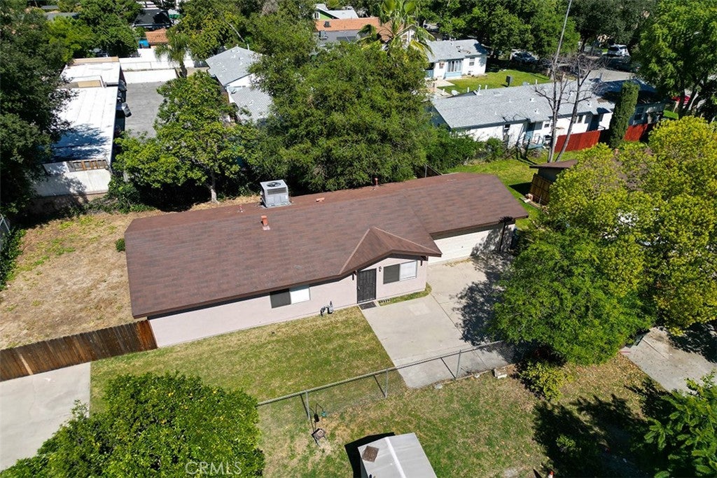1911 N Summit