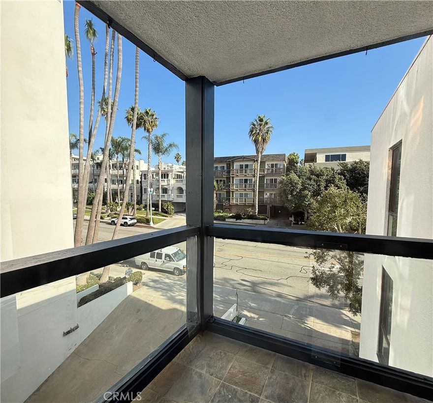 Enjoy beach living in this spacious 2-bedroom, 2-bath residence in the heart of Redondo Beach. The light-filled living room features vaulted ceilings, a cozy fireplace, and opens to a private deck. An open-concept kitchen flows seamlessly into the living area and includes marble flooring, a double electric oven, electric cooktop, dishwasher, and breakfast bar (refrigerator not included).
The home offers hardwood floors in the dining area, a coat closet, in-unit laundry hookups, and generous storage throughout. The full guest bath includes a tub and linen storage. Front bedroom features a walk-in closet while the primary suite offers multiple closets—including two walk-ins—a private vanity area, and a soaking tub.
An enclosed balcony provides a peekaboo view, perfect for additional living or flex space. Additional highlights include two assigned parking spaces and dedicated storage in subterranean parking.
Located on the top floor along the Esplanade, this home combines comfort, space, and an unbeatable coastal setting.