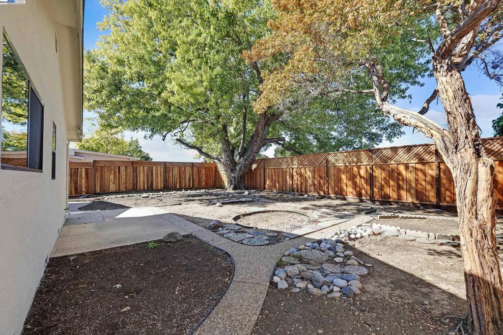 CENTERVILLE GDNS - Residential