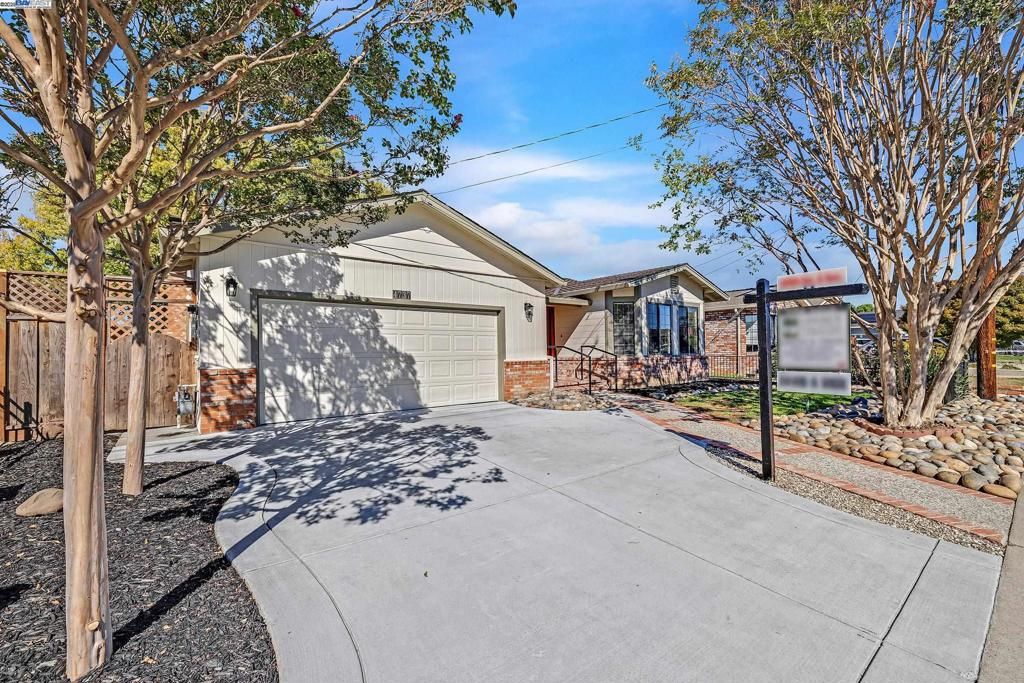 Photo of 4737 Deadwood Drive Dr, Fremont, CA 94536 (MLS # 41115361)