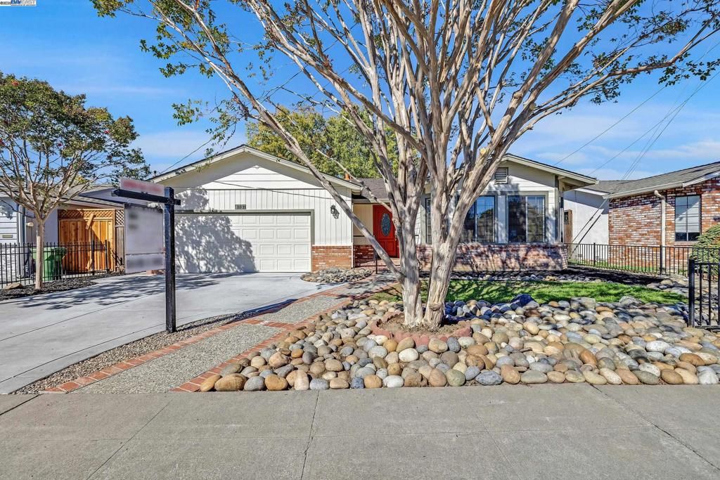 Photo of 4737 Deadwood Drive Dr, Fremont, CA 94536 (MLS # 41115361)