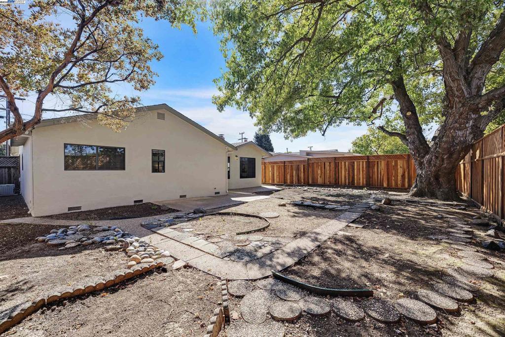CENTERVILLE GDNS - Residential