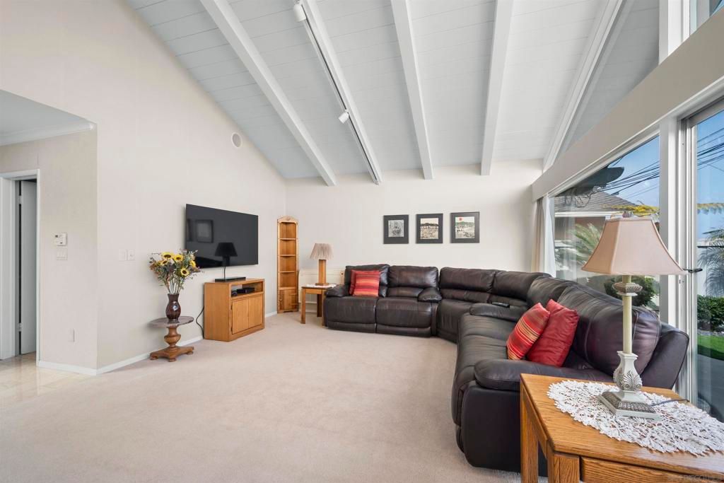 listing image 130727595749126752525