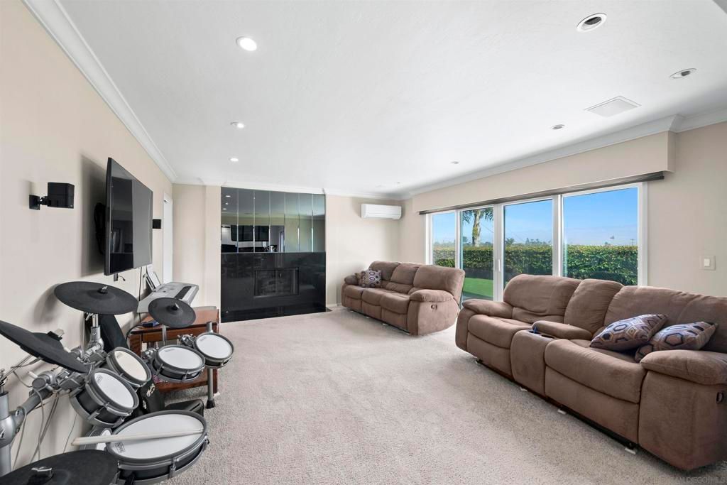 listing image 130726731928005570354