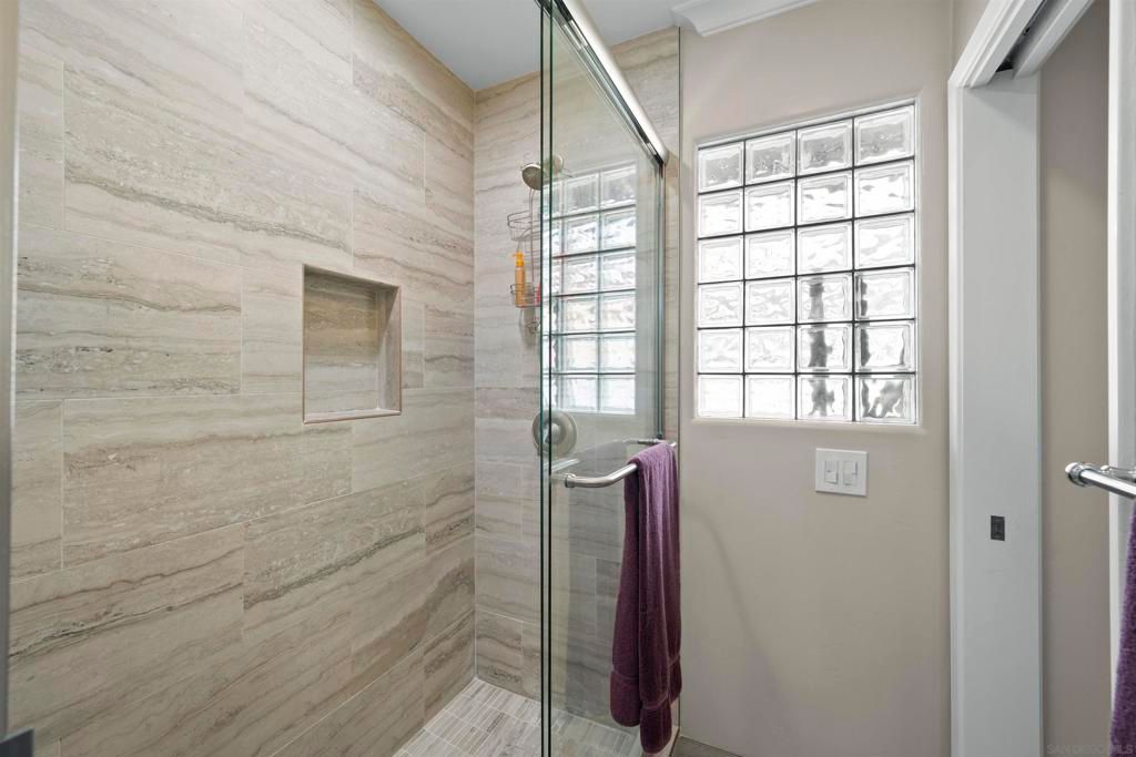 listing image 130729065427010455928