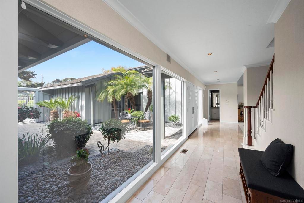 listing image 130729775844299535103