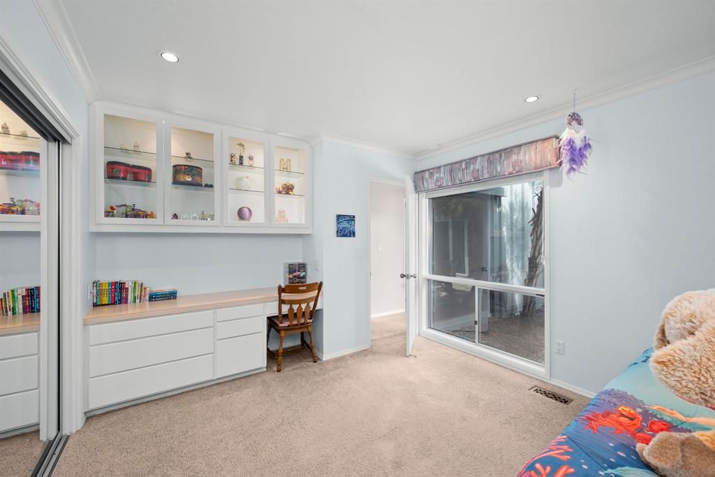 listing image 130726504337276997080