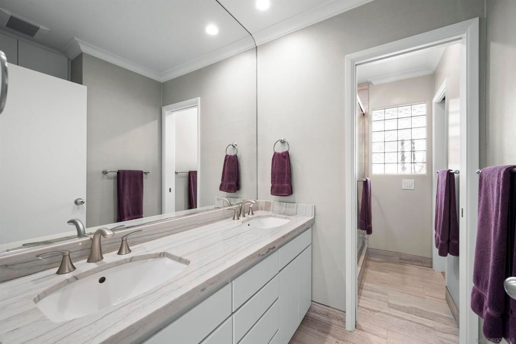 listing image 130722480095460878303