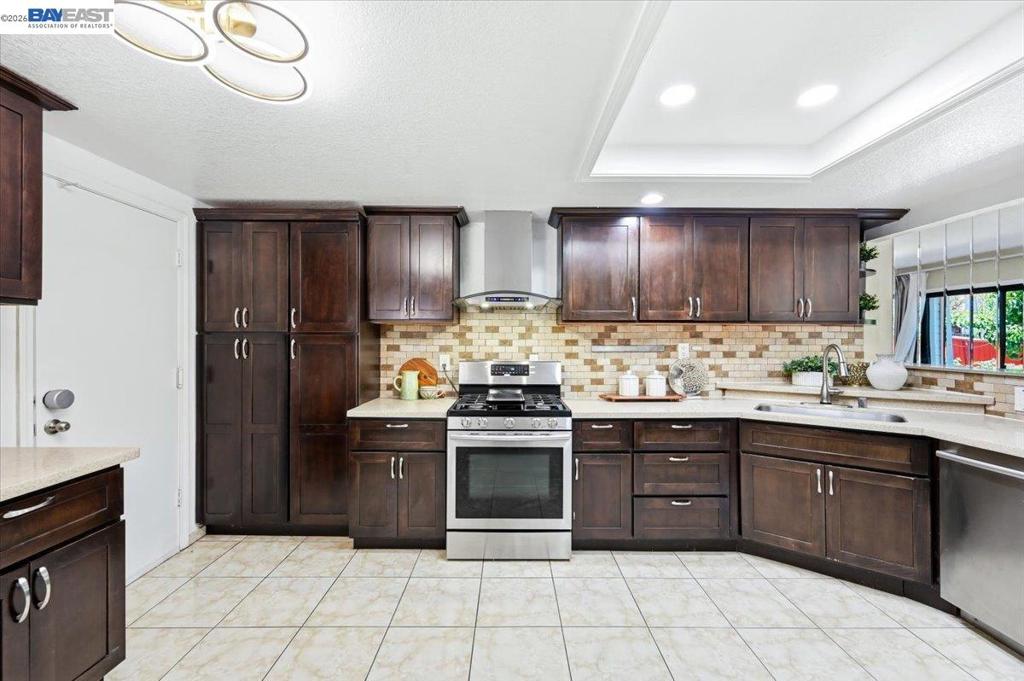 1886 Wembley Ct