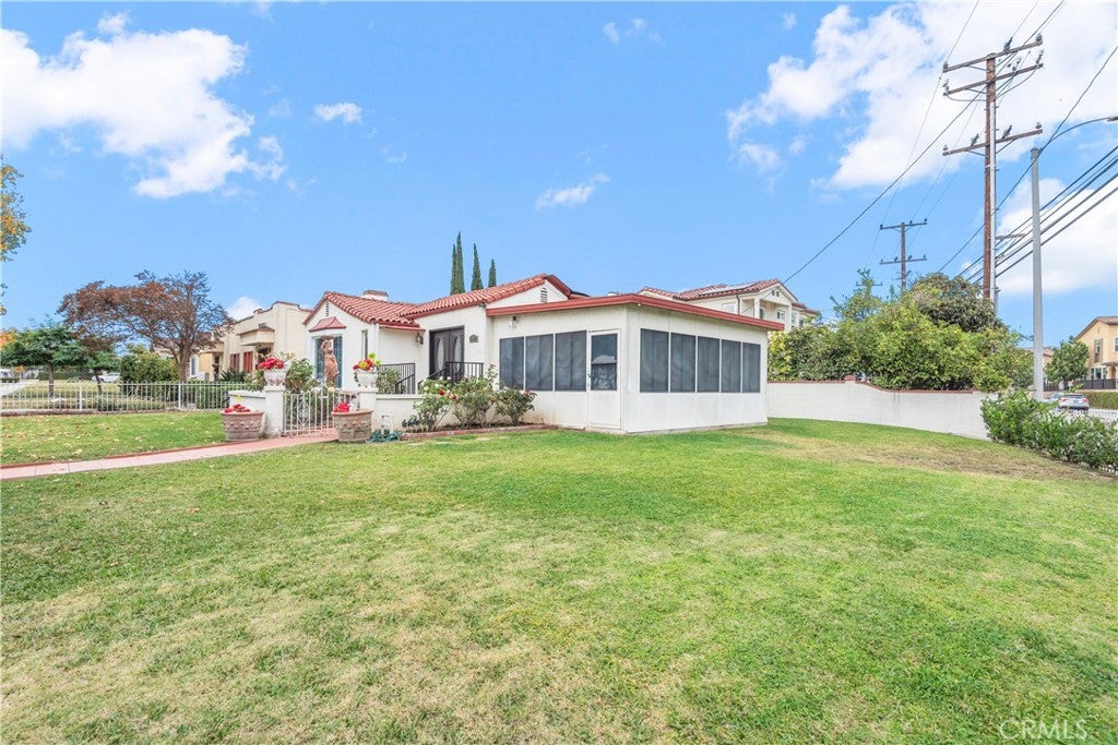 2501 Carlos ST
