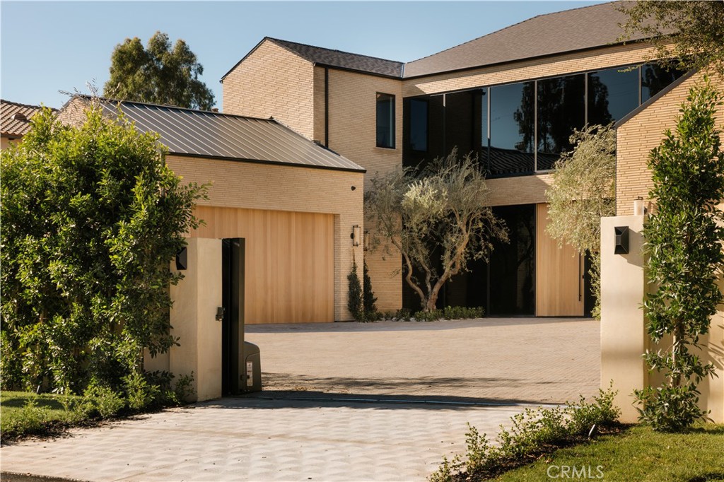 4543 Densmore Avenue