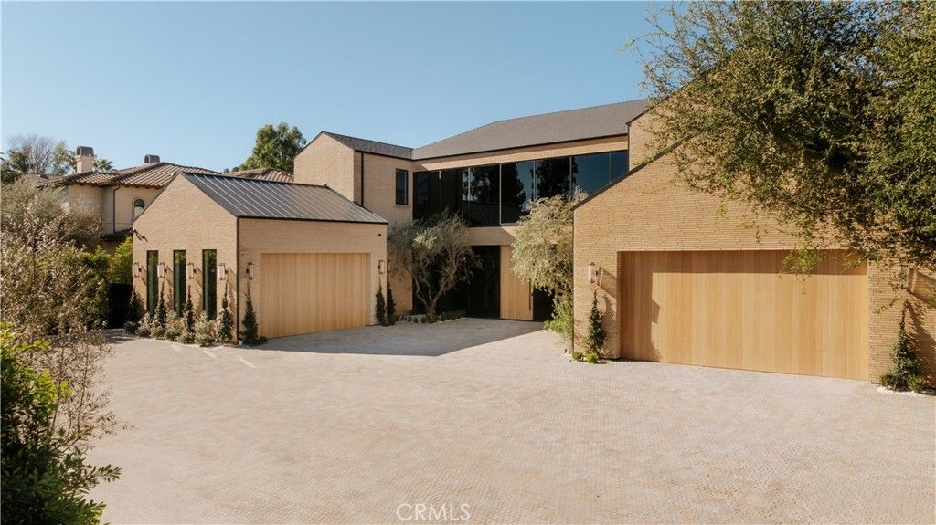 Photo of 4543 Densmore Avenue, Encino, CA 91436 (MLS # SR25278243)