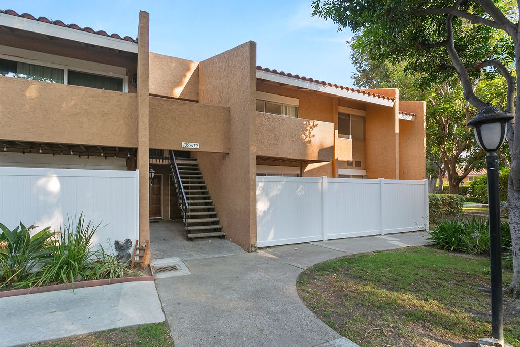 Welcome to this stunning 2-bedroom, 2-bathroom condo in the highly sought-after South Coast Villas—an opportunity that’s truly hard to find at this price in Orange County! This turnkey home offers not just a place to live, but a lifestyle of convenience, comfort, and modern charm. Experience the beautifully updated kitchen, complete with quartz counters, and a steel gas range—everything you need for culinary adventures without the hassle of upgrades. The luxury vinyl plank and ceramic tile flooring adds elegance throughout. The expansive open floorplan flows seamlessly into a large, integrated balcony—perfect for hosting friends and family or simply unwinding after a long day. Located in the guard-gated South Coast Villas, you'll have access to an array of resort-style amenities, including two pools, a spa, a well-equipped gym with a cardio room, and multiple barbecue areas for easy entertaining. Plus, the HOA fees are packed with value, covering water, hot water, trash, gas, and all exterior and common area maintenance—giving you peace of mind. Living in the heart of South Coast Metro means you're next to some of Orange County’s finest shopping, dining, and entertainment, including South Coast Plaza, Segerstrom Center for the Arts, and South Coast Repertory. With easy access to the 405, 55, 73, and 5 freeways, you’re minutes away from the major employment centers, and all of Orange County's major attractions—whether it’s the magic of Disneyland or the beauty of the famous beaches. This is more than just a condo; it’s your gateway to the ultimate South Coast lifestyle. Don’t miss your chance to make this beautiful home your own—schedule a tour today before it's gone!