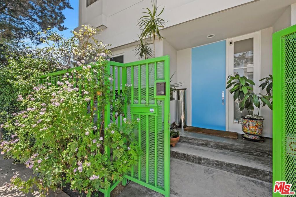 Photo of 1314 Cabrillo Avenue, Venice, CA 90291 (MLS # 25571169)