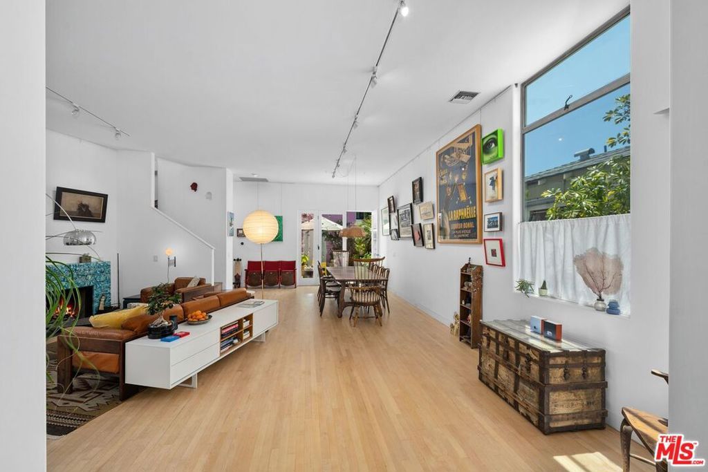 Photo of 1314 Cabrillo Avenue, Venice, CA 90291 (MLS # 25571169)