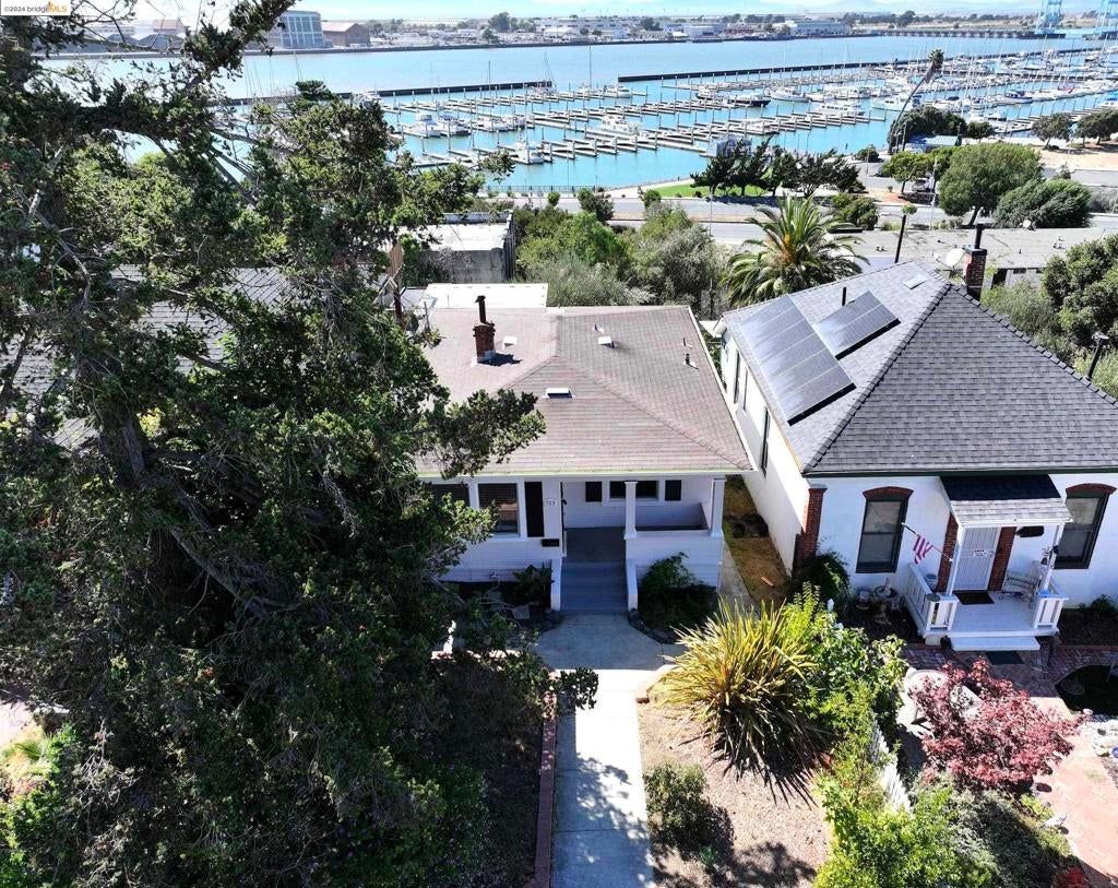 309 Trinity St