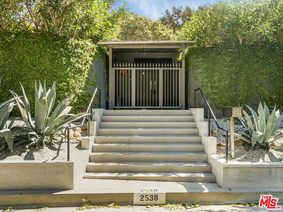 2538 Hutton Drive
