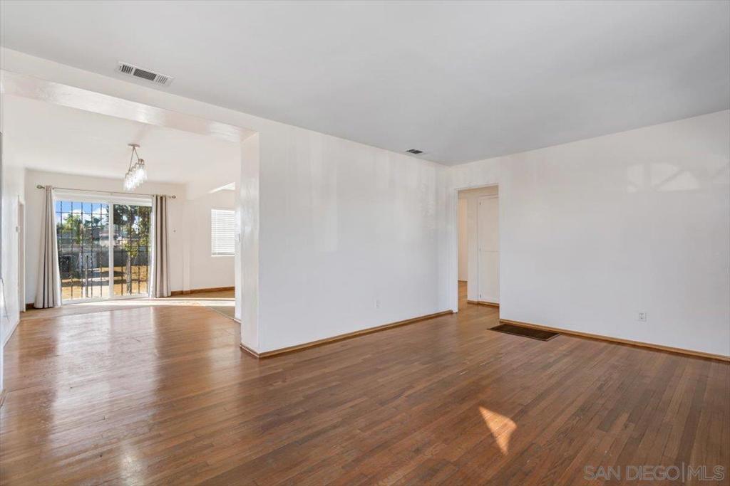 4614 Winona Ave.