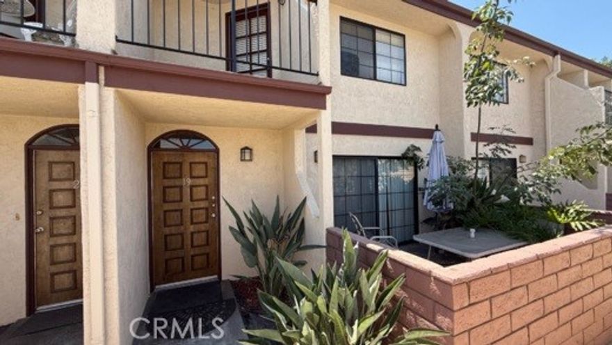 Centrally located condo at Allingham Court. Gated community includes a pedestrian gate for your convenience.  Large 3 bedroom and 2 baths. HOA amenities include playground, BBQ, cooking area, and sport courts. Easy access to major routes and convenient to local shops and restaurants.