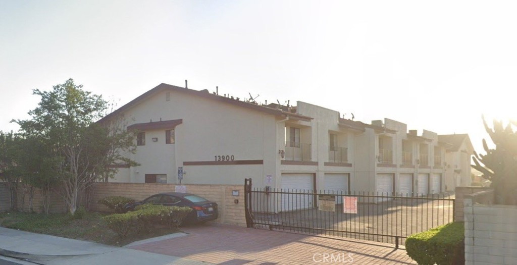 Centrally located condo at Allingham Court. Gated community includes a pedestrian gate for your convenience. Large 3 bedroom and 2 baths. HOA amenities include playground, BBQ, cooking area, and sport courts. Easy access to major routes and convenient to local shops and restaurants.