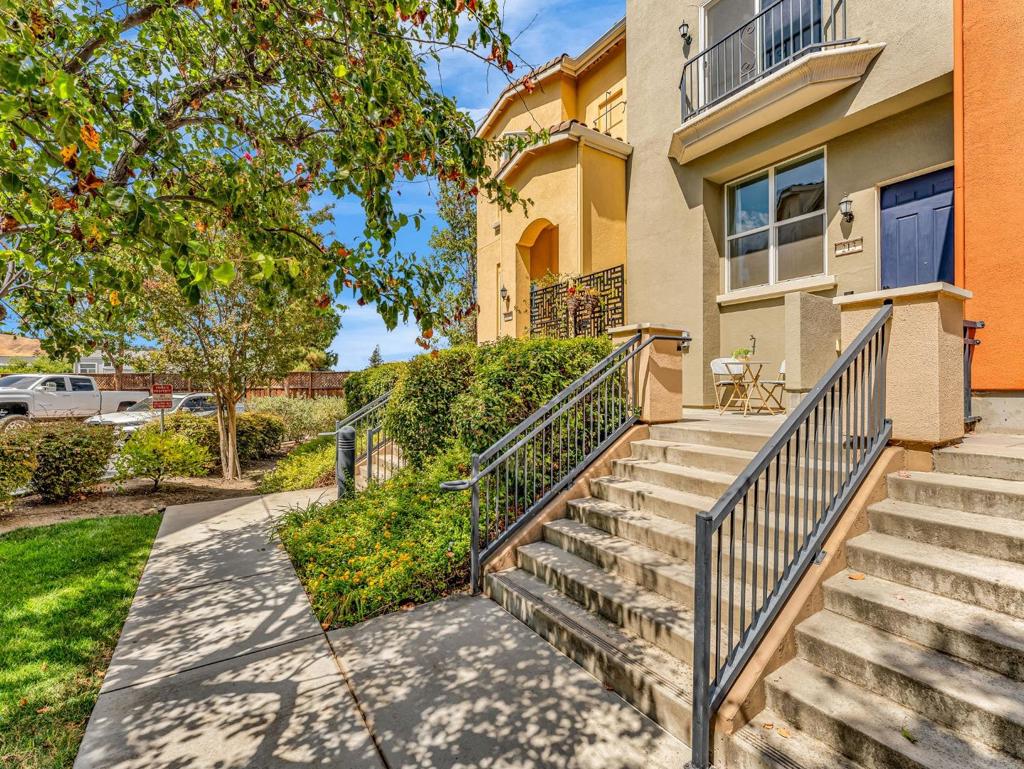 213 Esfahan Drive