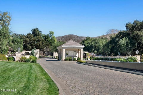Photo of 1087 Country Valley Road, Thousand Oaks, CA 91362 (MLS # 226005072)