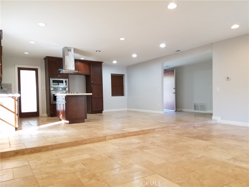 424 E Riverview Avenue