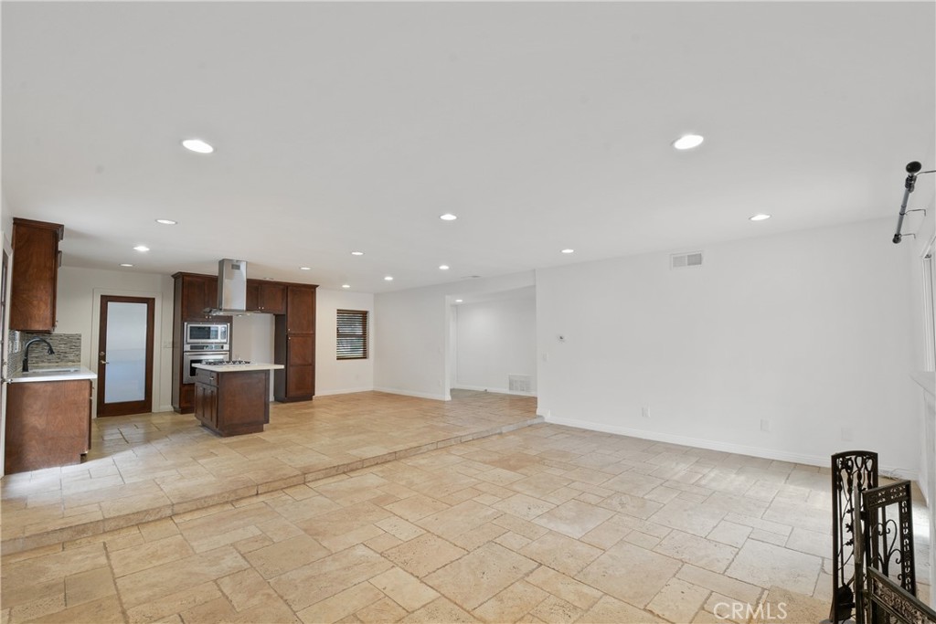 424 E Riverview Avenue