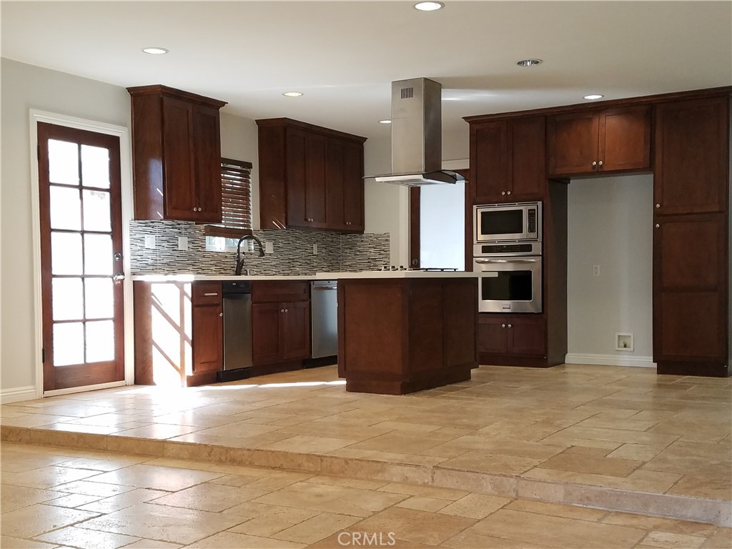 424 E Riverview Avenue