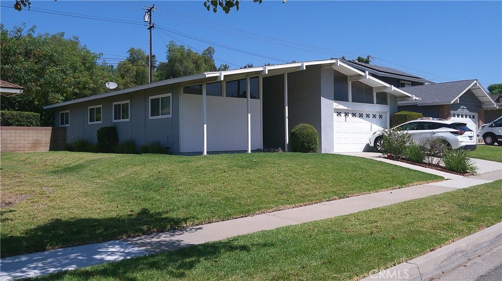 3525 Castle Rock