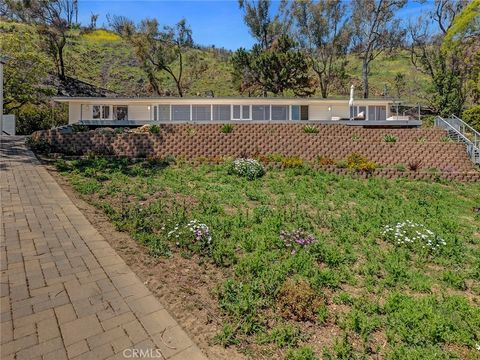 Photo of 20537 Little Rock Way, Malibu, CA 90265 (MLS # SR26040054)