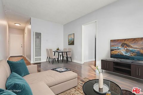Photo of 5555 Carlton Way #16, Los Angeles, CA 90028 (MLS # 25628231)