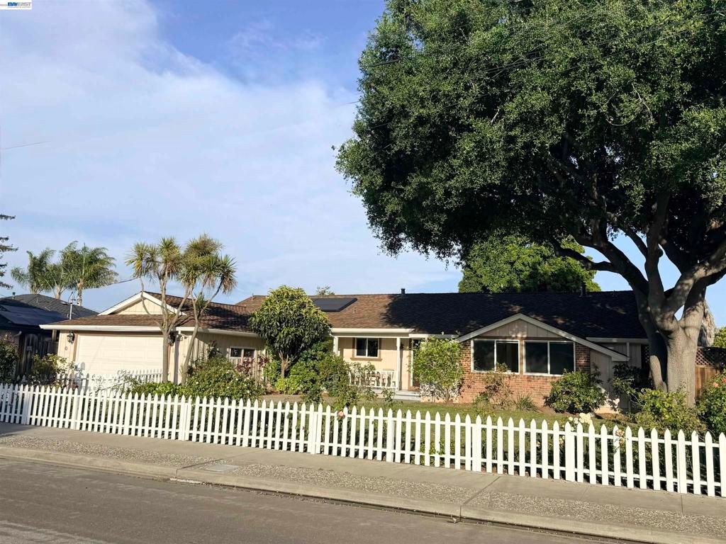 Photo of 4414 GROVER DR DR, Fremont, CA 94536 (MLS # 41138534)