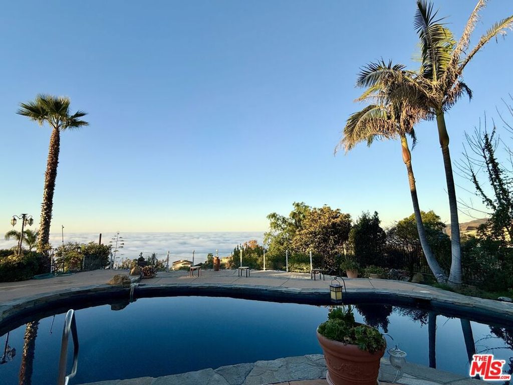 Photo of 20776 Big Rock Drive, Malibu, CA 90265 (MLS # 25614053)