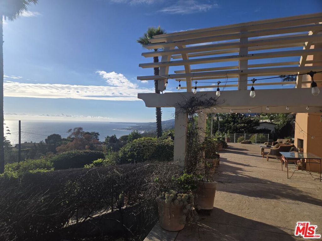 Photo of 20776 Big Rock Drive, Malibu, CA 90265 (MLS # 25614053)