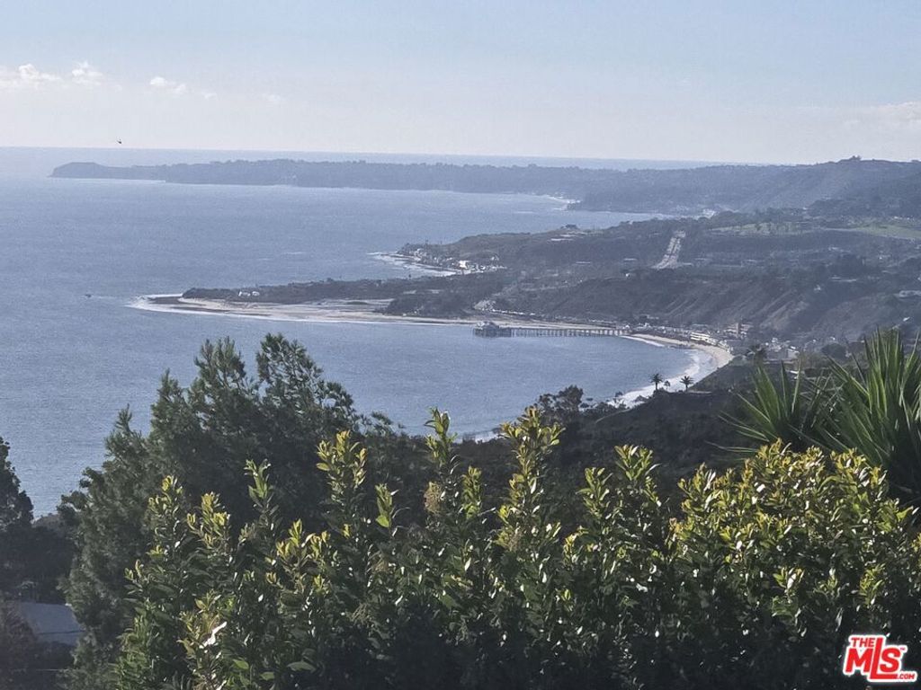 Photo of 20776 Big Rock Drive, Malibu, CA 90265 (MLS # 25614053)