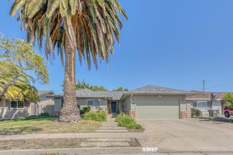 Photo of 1123 San Angelo Drive, Salinas, CA 93901 (MLS # ML82046512)