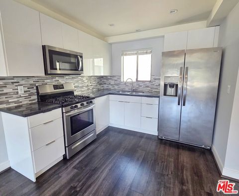 Photo of 2651 S Hobart Blvd BLVD #6, Los Angeles, CA 90018 (MLS # 26853513)