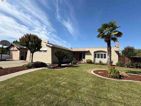 Photo of 667 Zircon Way WAY, Livermore, CA 94550 (MLS # 41135458)