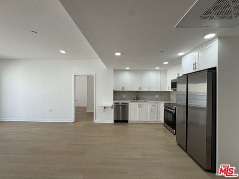 Photo of 3977 Beverly Boulevard #215, Los Angeles, CA 90004 (MLS # 26761973)