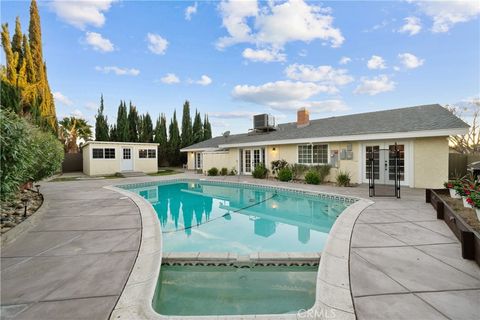 Photo of 43638 21st Street W, Lancaster, CA 93536 (MLS # SR26031455)