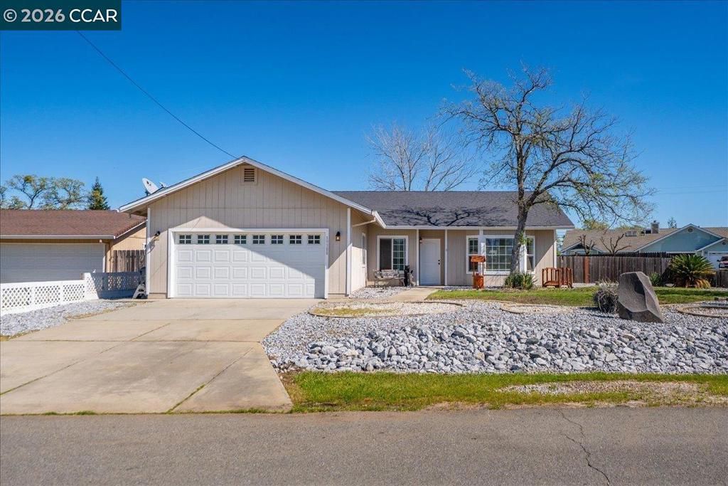 Photo of 19388 Bonanza King Dr, Cottonwood, CA 96022 (MLS # 41127197)