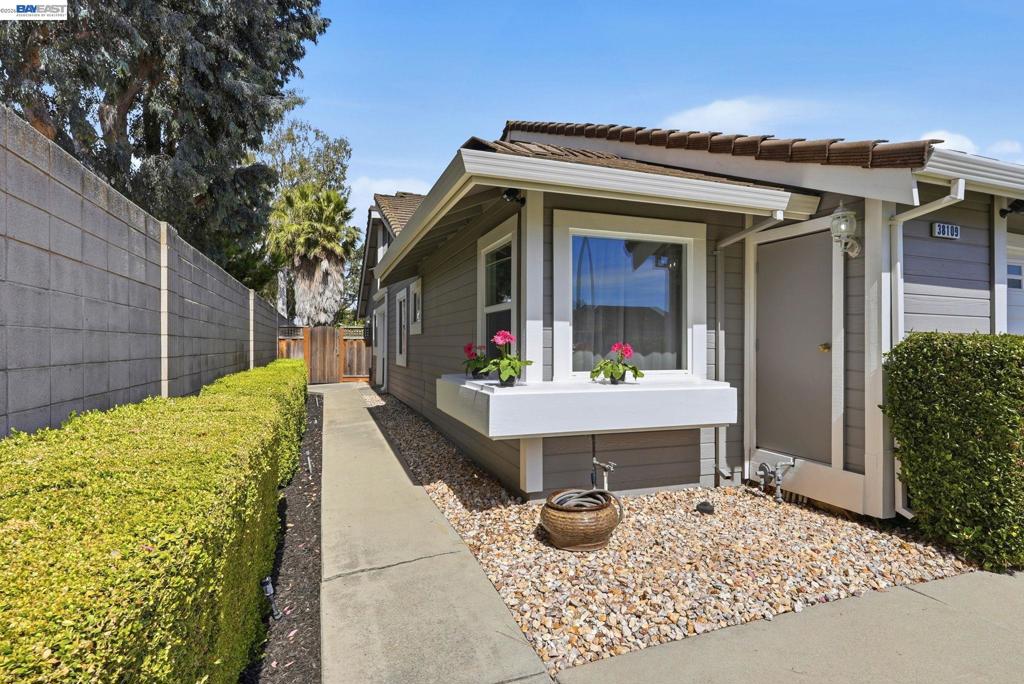 38109 Iris Court
