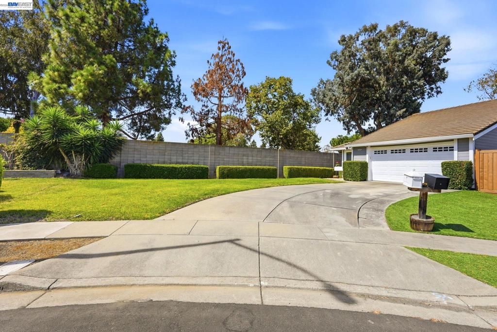 38109 Iris Court