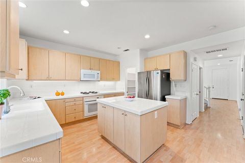 73 Ivywood Irvine CA 92618