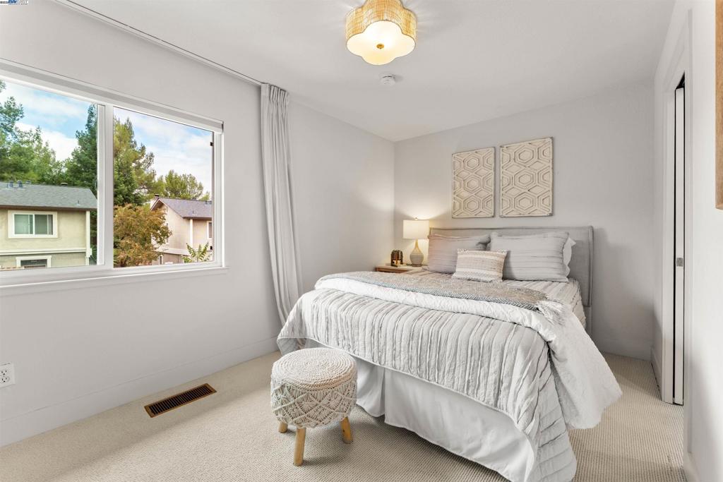 LIVERMORE DOWNS - Residential