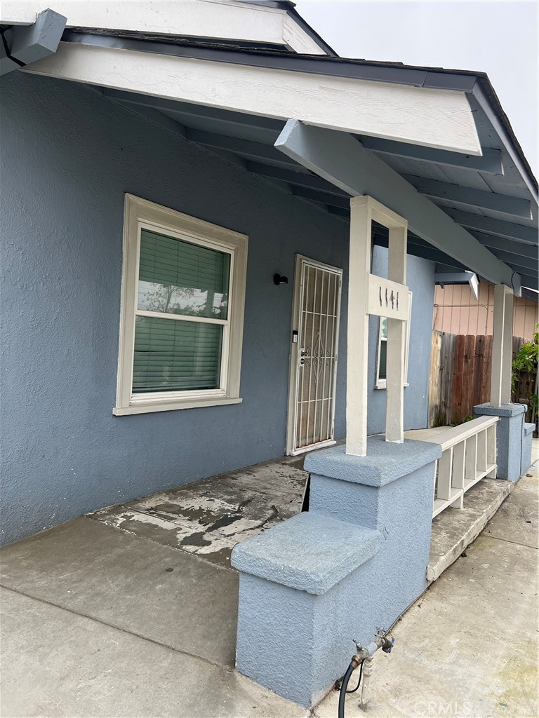 1141 W San Joaquin Avenue