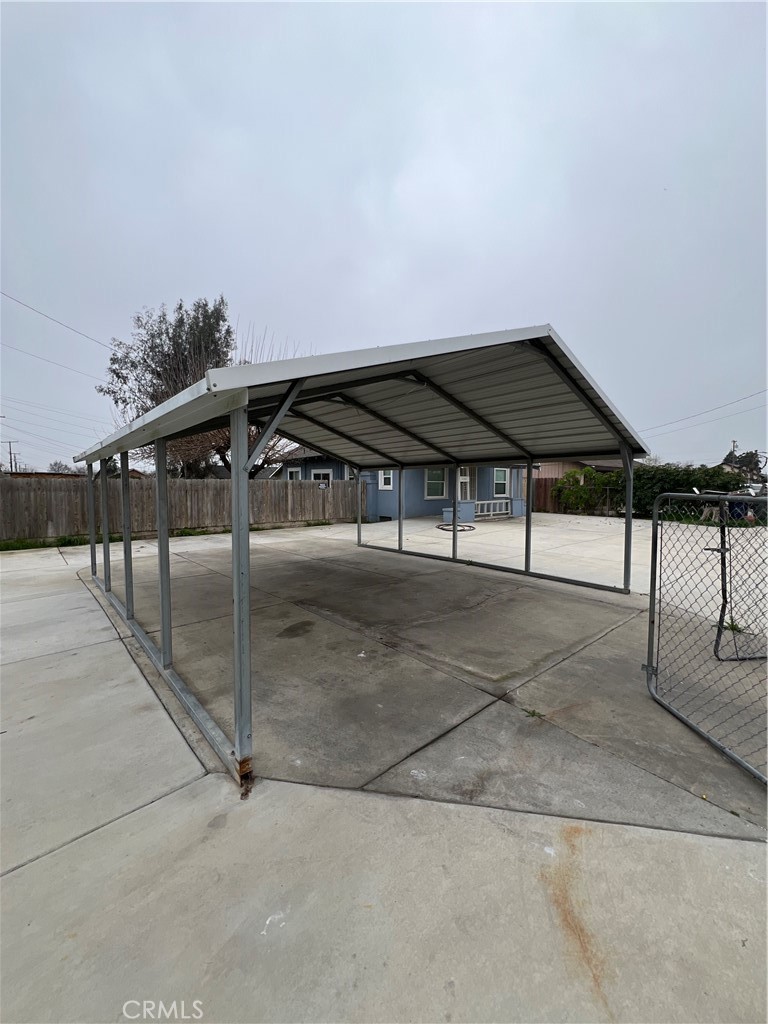 1141 W San Joaquin Avenue