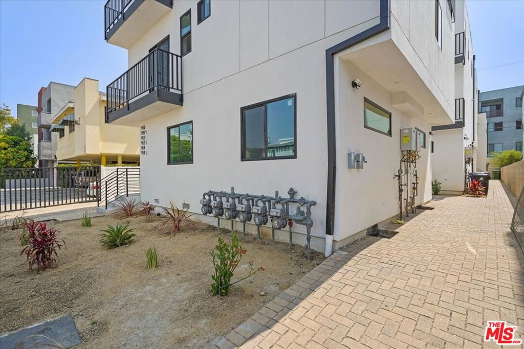Properties 4 910 N Hudson Avenue