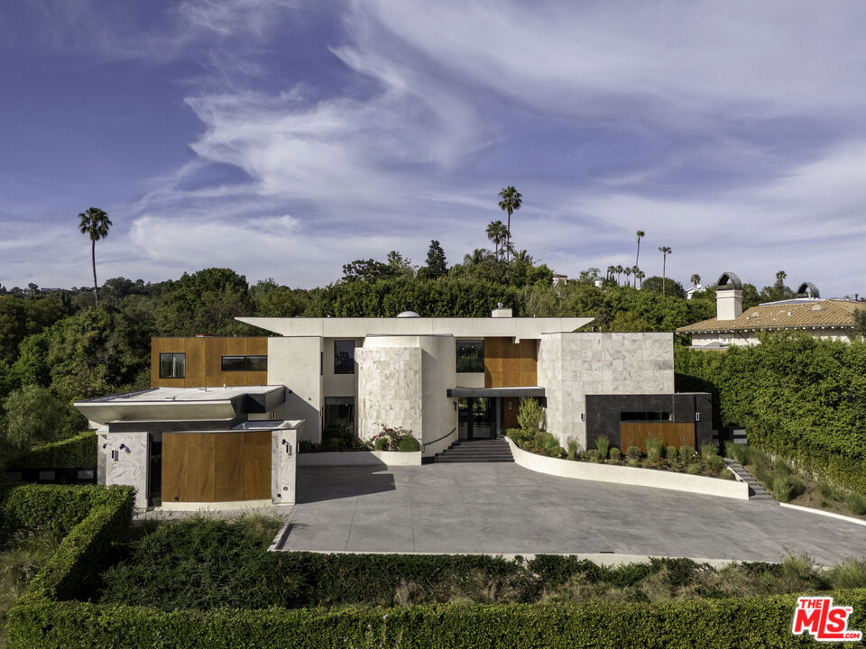 11075 W Sunset Boulevard